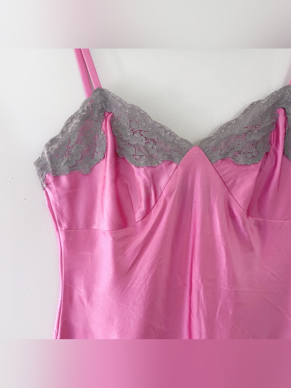VTG Y2K Silk Tank Top - Picture 5 of 8